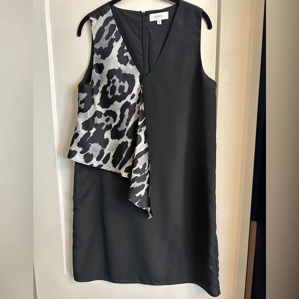 Leopard Ruffle V-Neck Shift Dress
